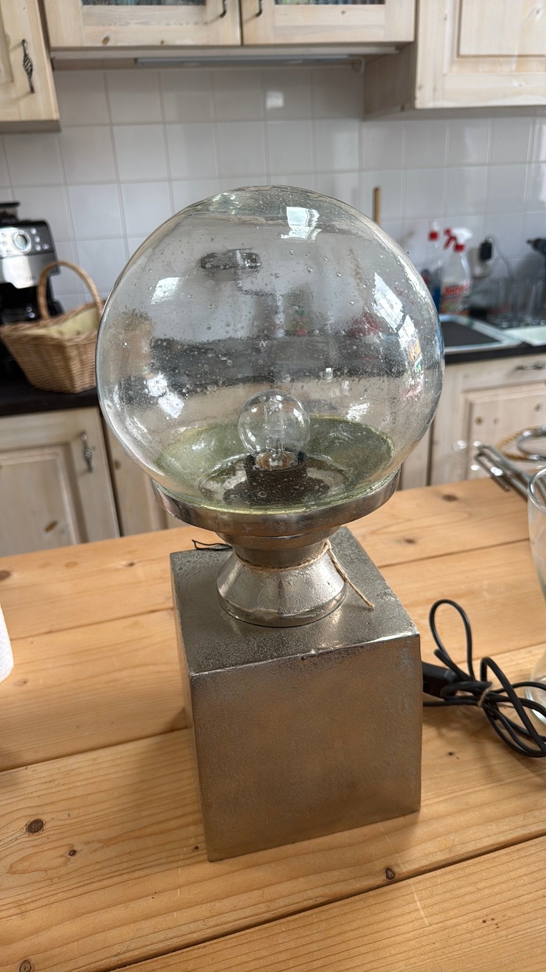 Unieke glazen bol lamp met metalen voet, Huis en Inrichting, Ophalen, Gebruikt
