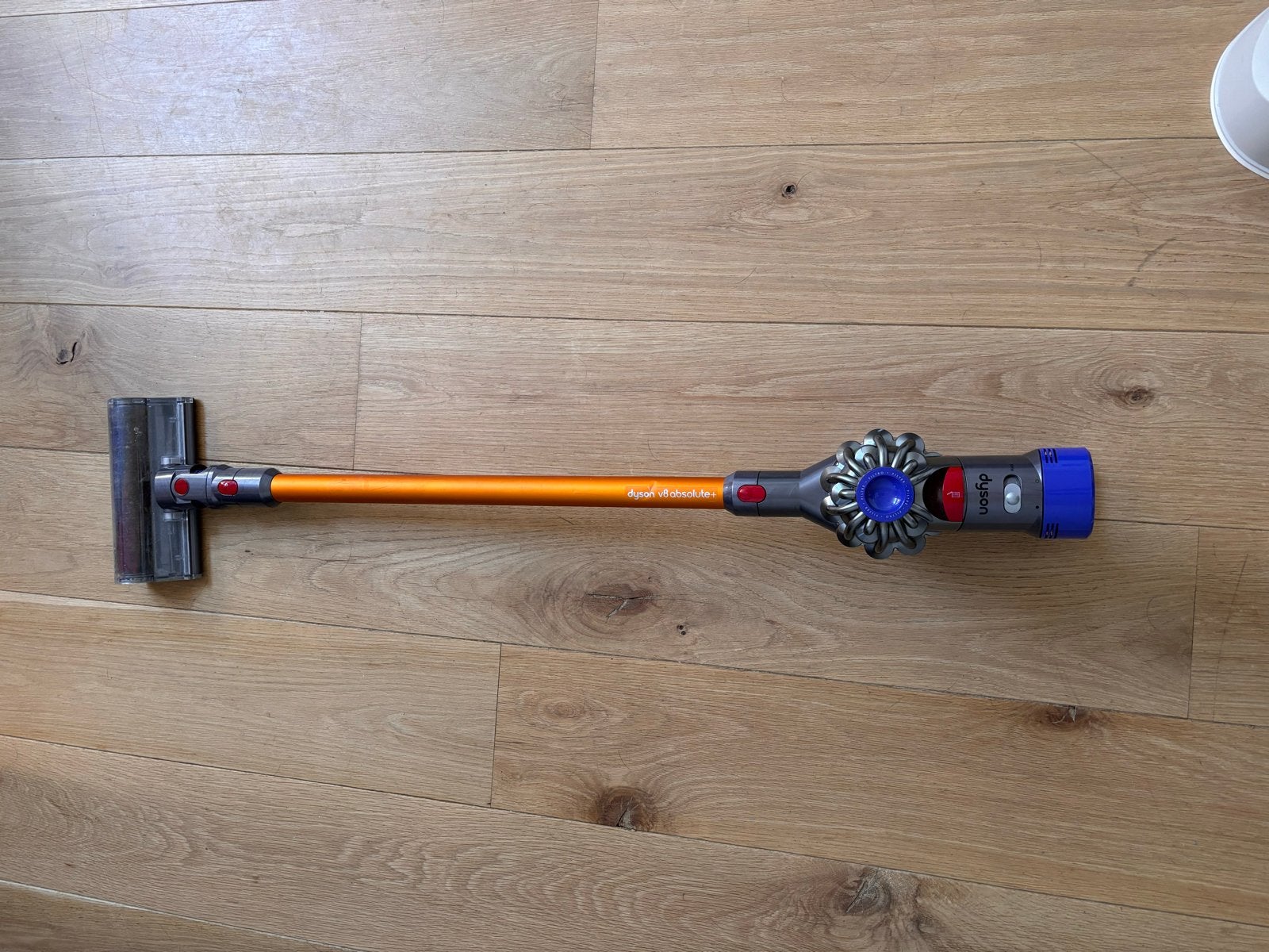 Dyson V8 Absolute steelstofzuiger met accessoires, Witgoed en Apparatuur, Stofzuigers, Gebruikt, Steelstofzuiger, Dyson, Draadloos