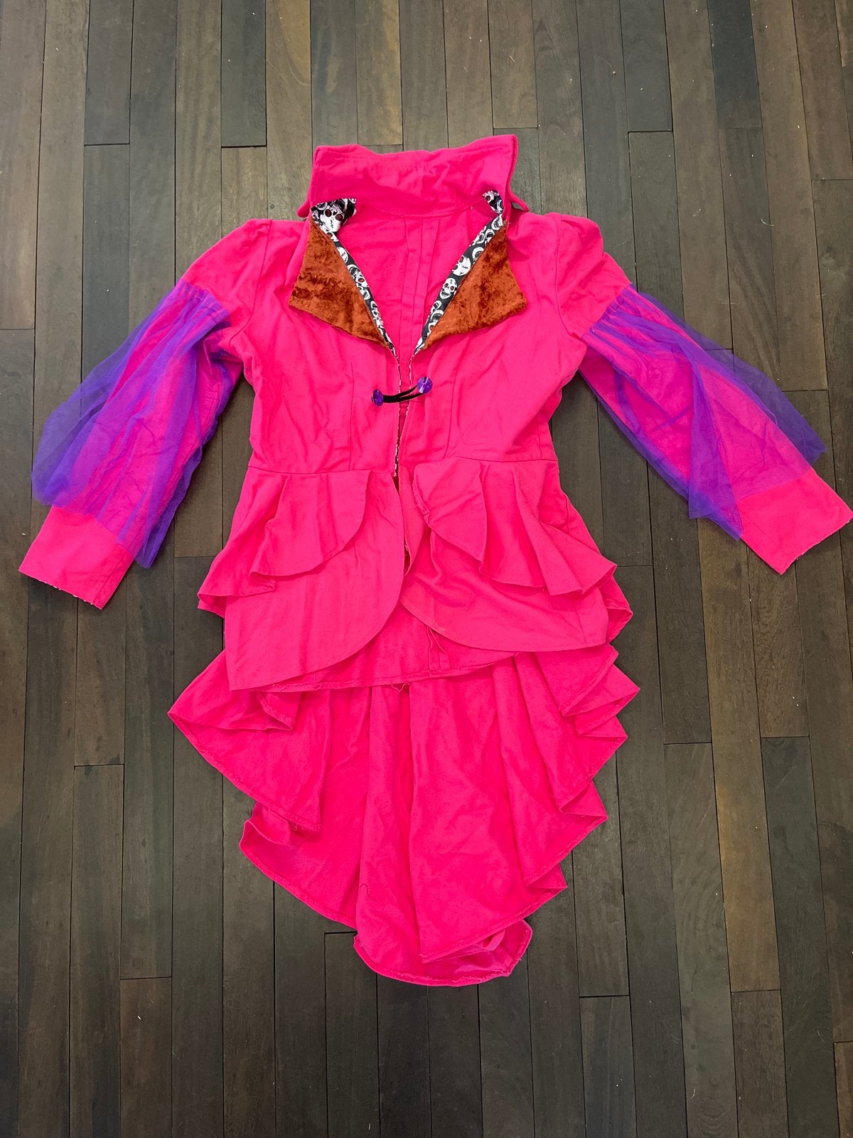 Handgemaakte jas met geplooide achterzijde en glinsterende s, Maat 42/44 (L), Ophalen of Verzenden, Kleding, Overige thema's