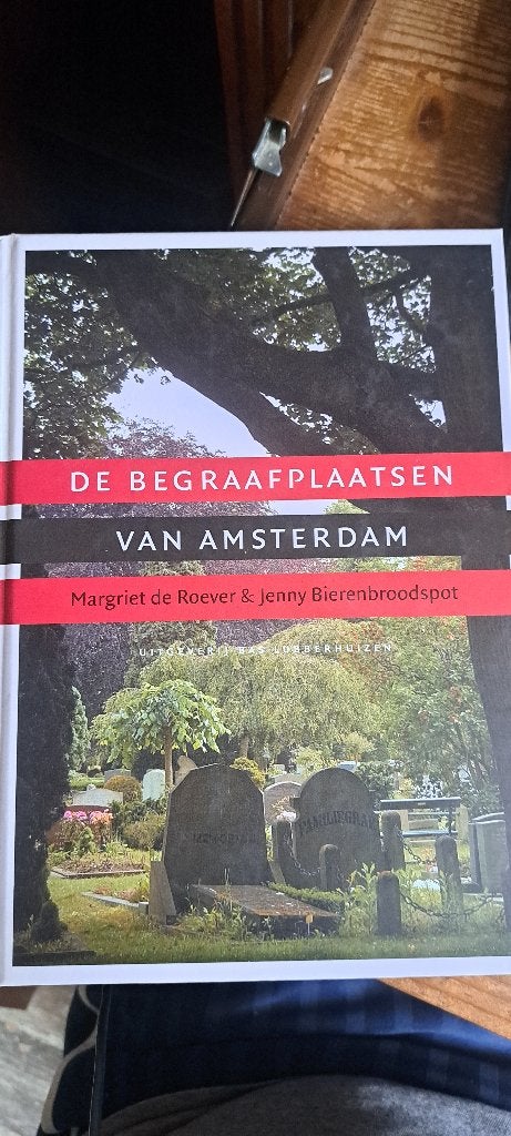 De Begraafplaatsen van Amsterdam-Margriet de Roever Z255-25, Boeken, 20e eeuw of later, Ophalen of Verzenden, Zo goed als nieuw