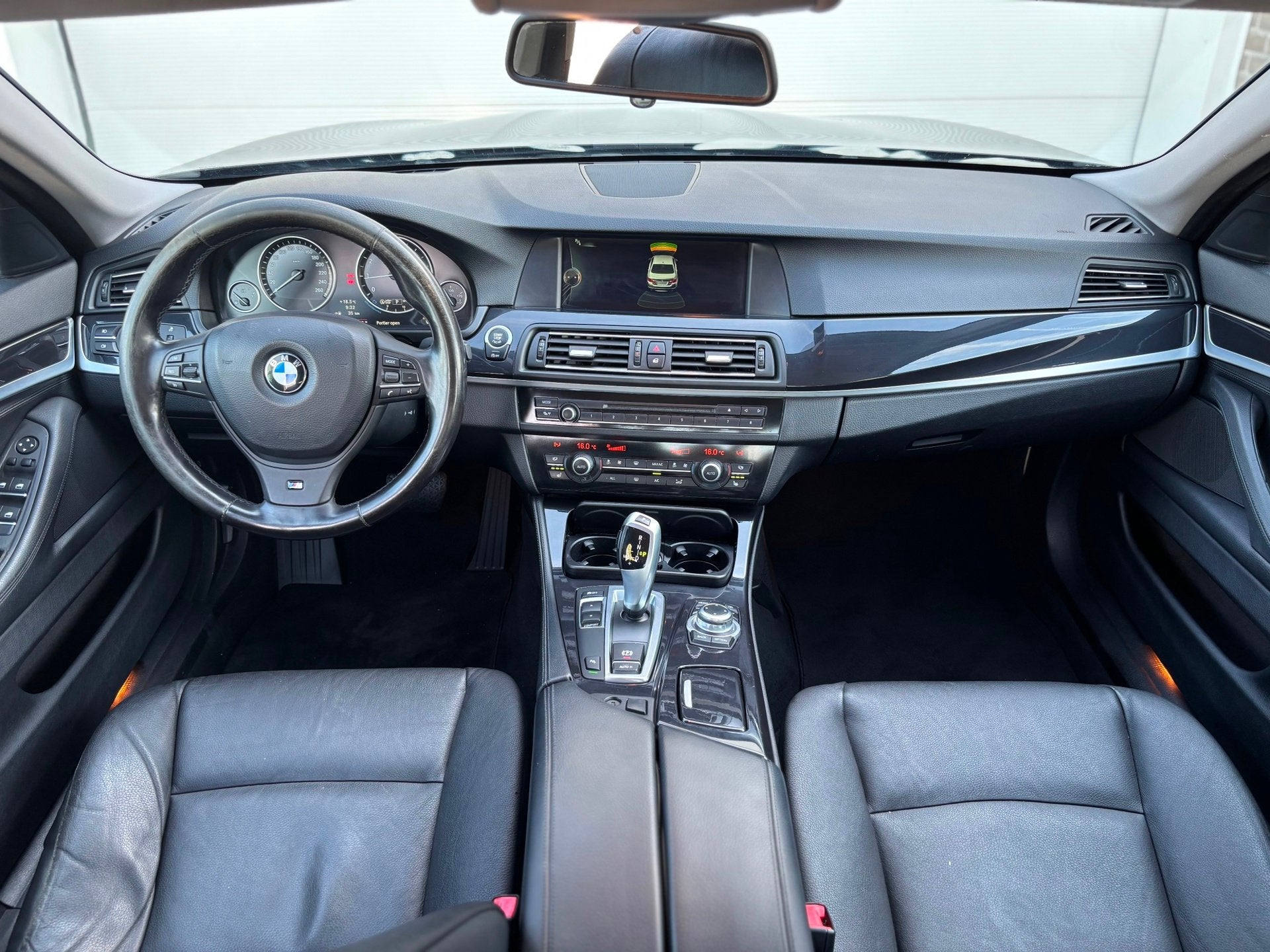 BMW 5-serie 520i High Executive|Trekhaak|Navi|Climate|PDC, Auto's, BMW, Automaat, Euro 5, Achterwielaandrijving, Gebruikt
