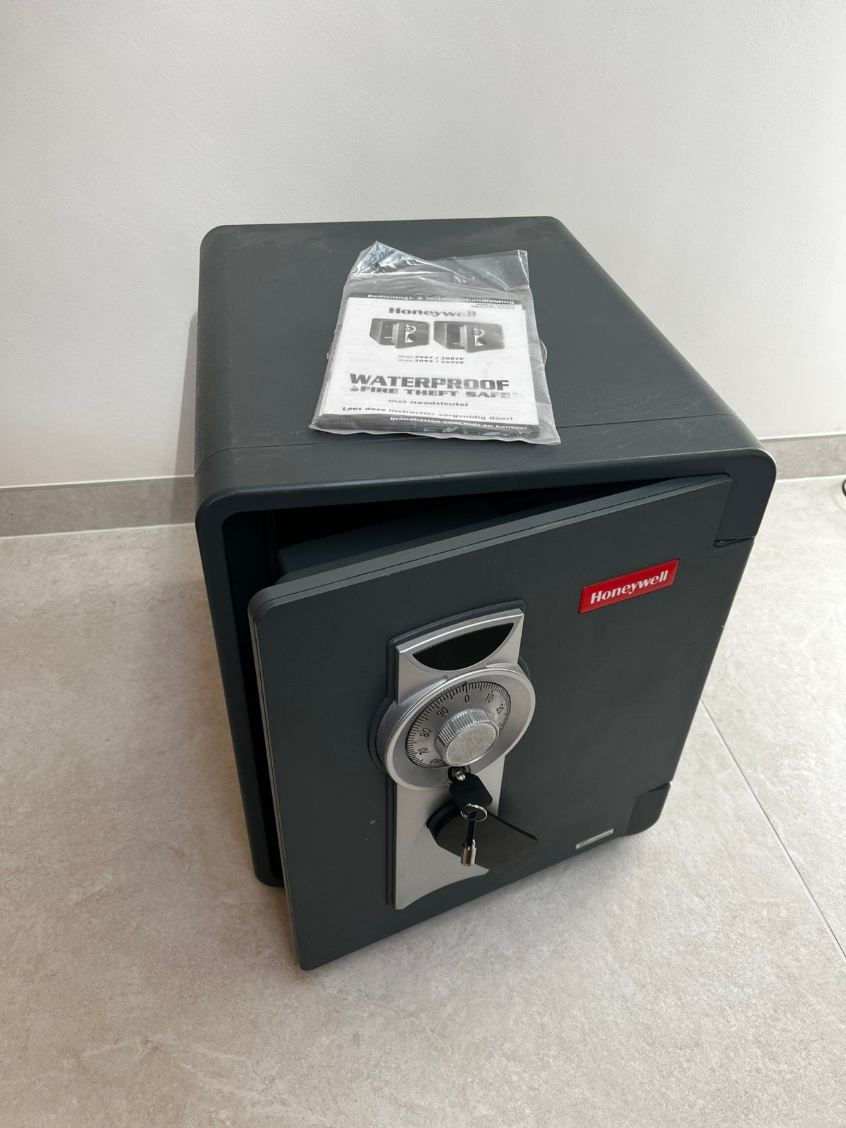 Honeywell 2087 brandwerende kluis – 2 org sleutels + handl, Ophalen, Zo goed als nieuw