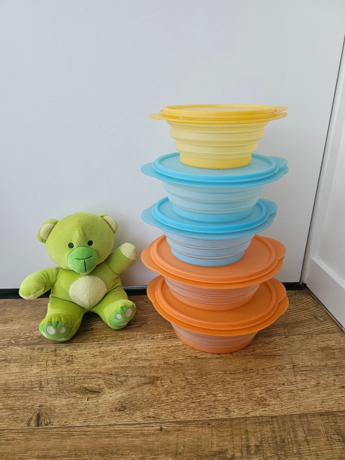 Tupperware mini maxi bakjes set gekleurd €25,00, Gebruikt, Overige kleuren, Met deksel, Ophalen of Verzenden