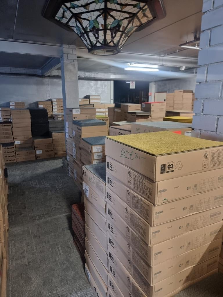 TAPIJTTEGELS MAGAZIJN VERKOOPDAGEN IN MEI TE WAALWIJK, Ophalen, Gebruikt
