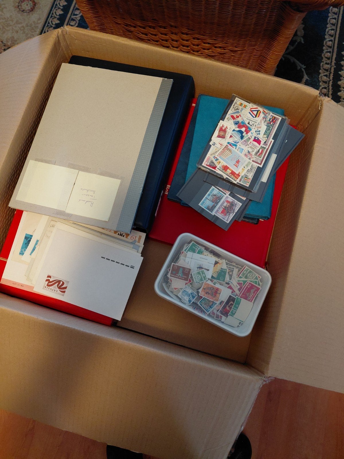 Doos restanten postzegels, Ophalen of Verzenden, Nederland en Buitenland