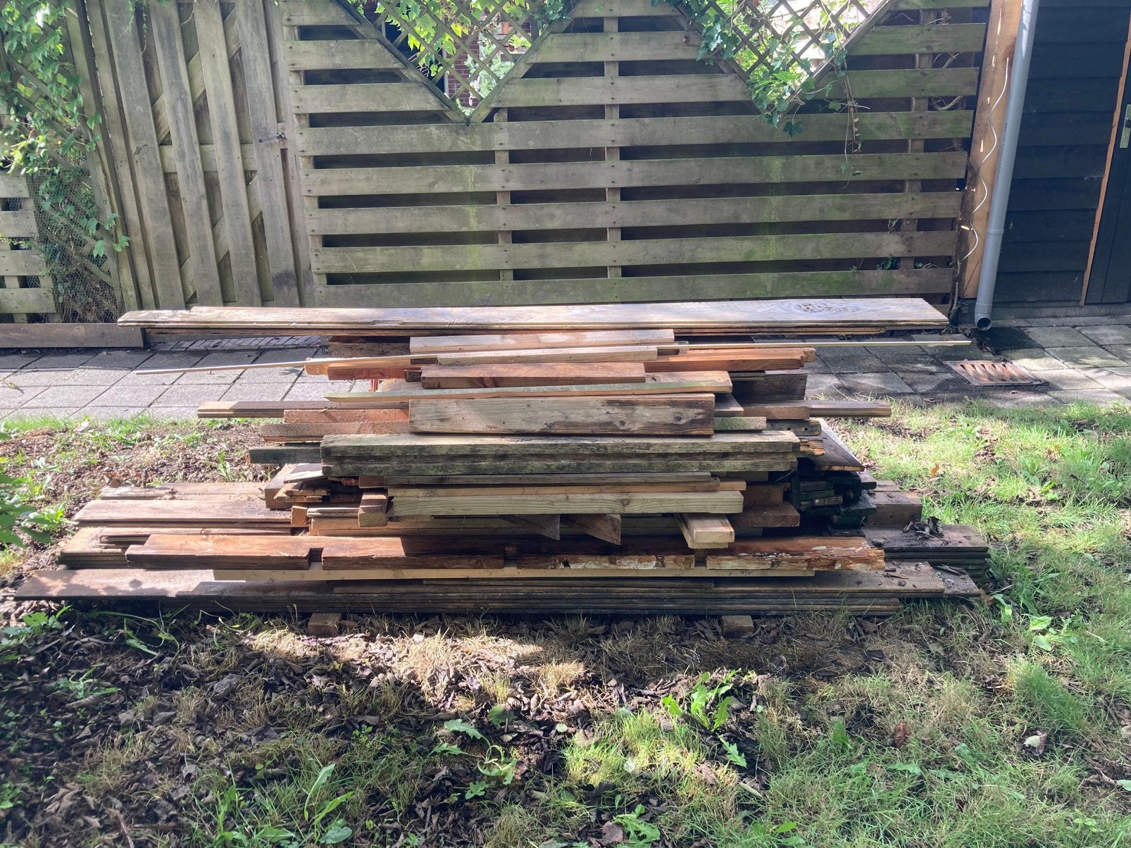 Gratis: Partij gebruikt hout, Ophalen, Zo goed als nieuw, Plank, 50 mm of meer