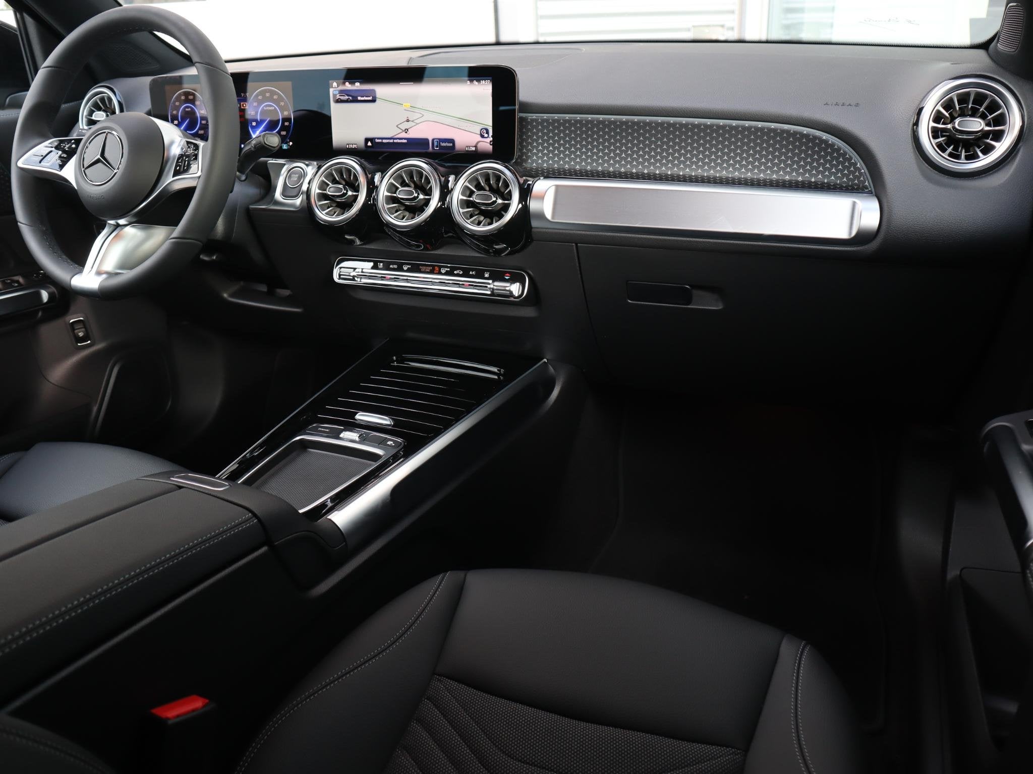 Mercedes-Benz EQB 250+ AMG Line LIMITED 7p. 71 kWh, Auto's, Dealer onderhouden, Geheel digitaal combi-instrument, 435 min, Zwart