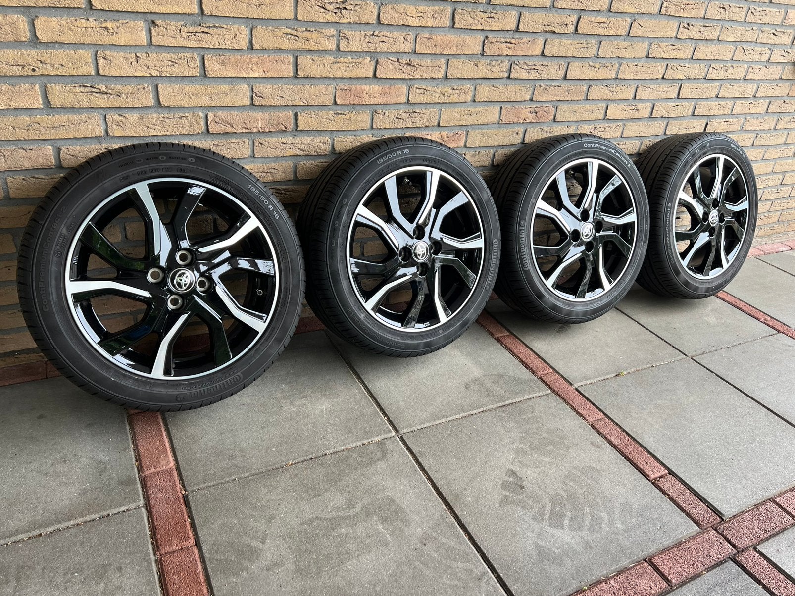 16 inch ORG Toyota yaris velgen met banden 4x100, Ophalen, 16 inch, Banden en Velgen, 195 mm