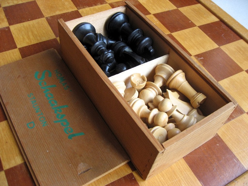 Homas Aljechin schaak/dambord met houten Homas  stukken, Ophalen of Verzenden