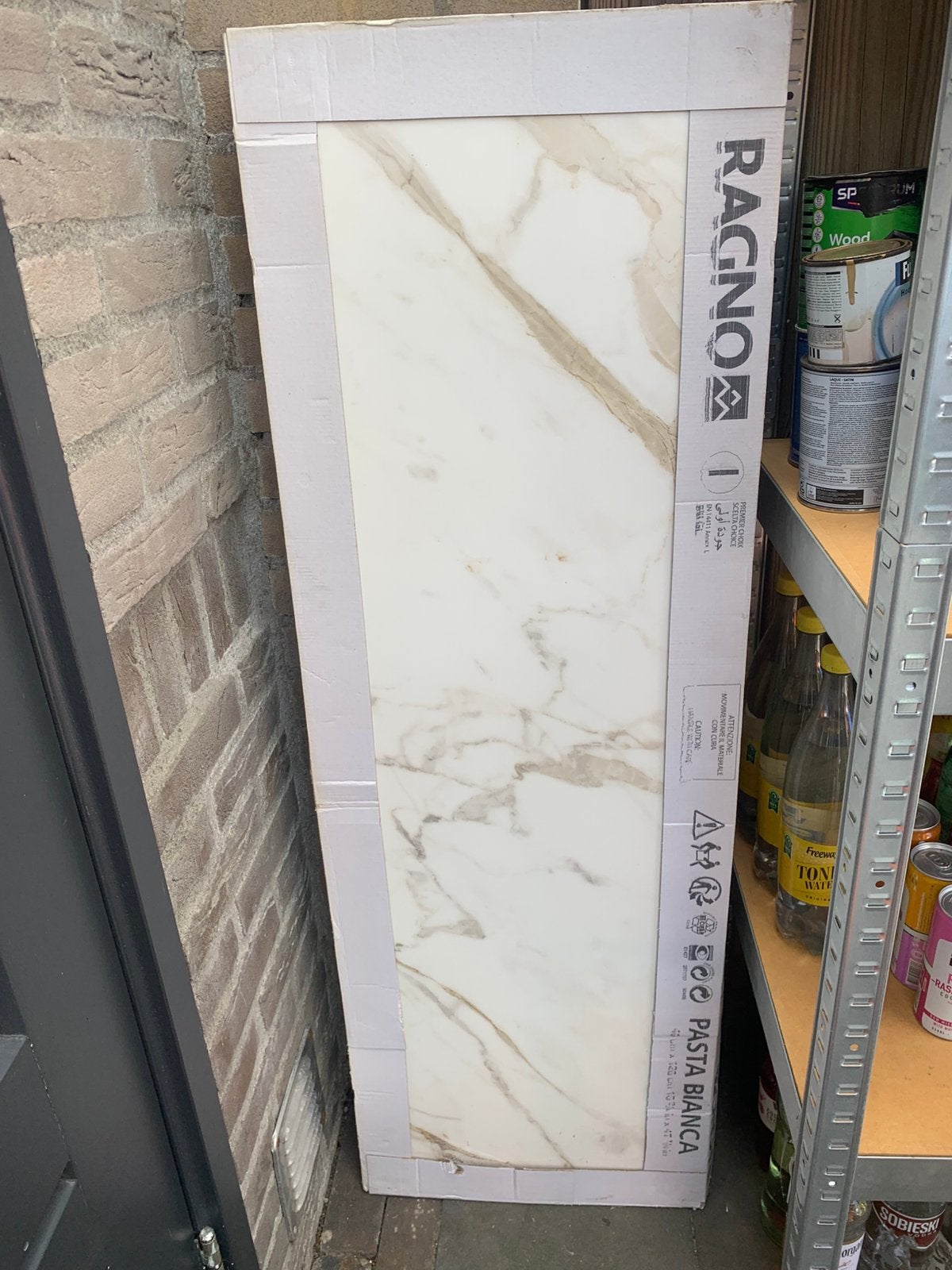 Badkamertegels marmerlook, Ophalen, 60 cm of meer, Zo goed als nieuw, Minder dan 5 m²