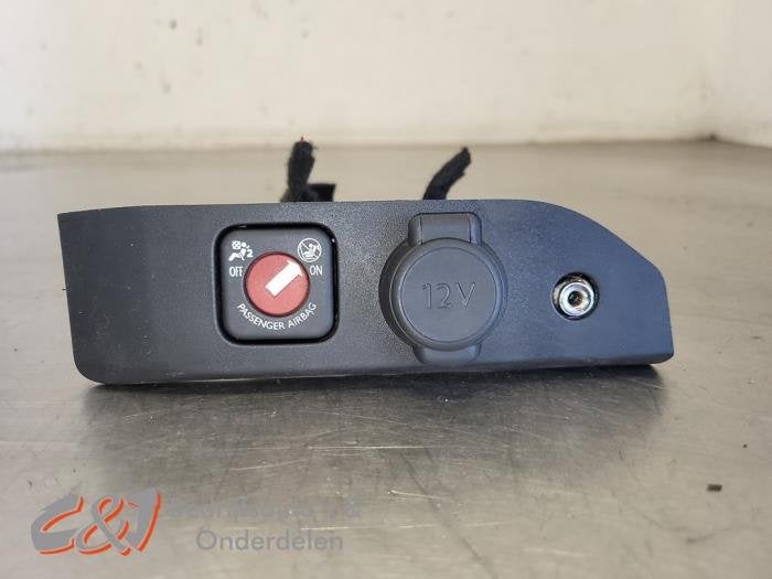 12 Volt aansluiting van een Citroen Jumpy, Gebruikt, -, Ophalen of Verzenden, -