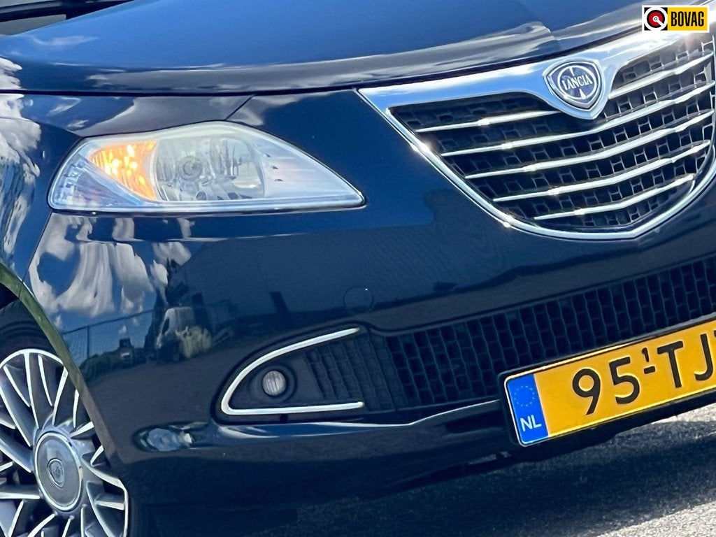 Lancia Ypsilon 0.9 TwinAir Platinum | Nero Vulcano | Airco/L, Auto's, Voorwielaandrijving, Euro 5, 86 pk, Gebruikt