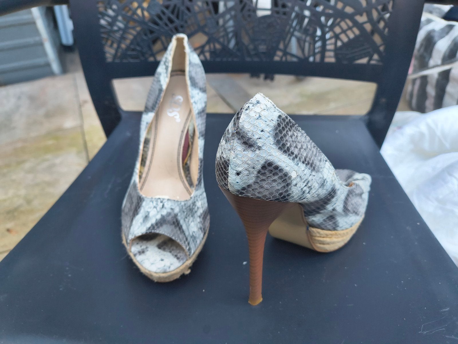 Pumps met slangenprint en open neus - Maat 37, Ophalen, Gedragen, Grijs, Pumps