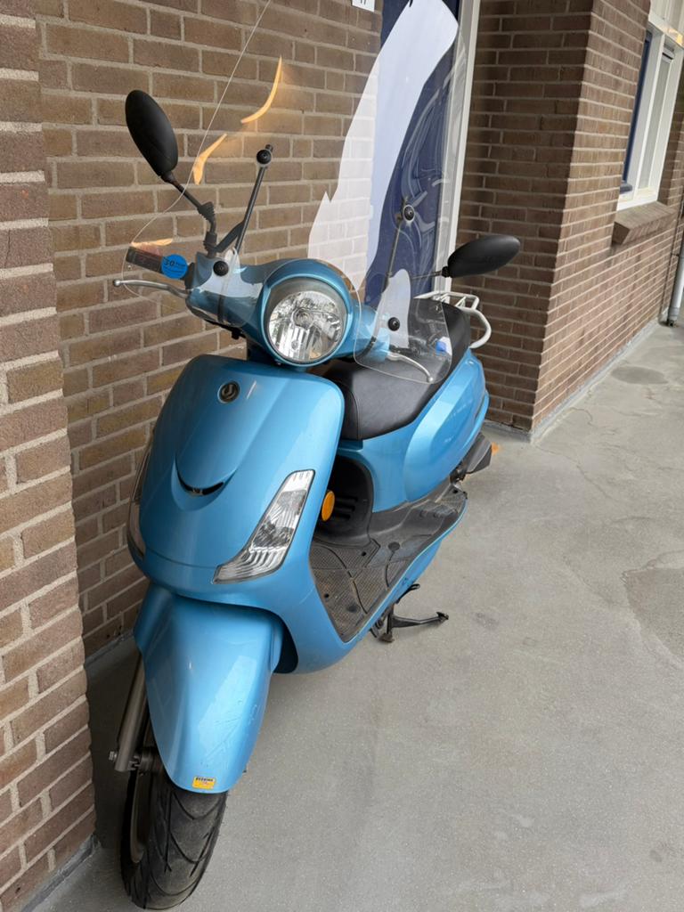 Blauwe sym fiddle 2 scooter met +-8000 km op de teller, Fietsen en Brommers, Ophalen, Zo goed als nieuw, Benzine, Fiddle