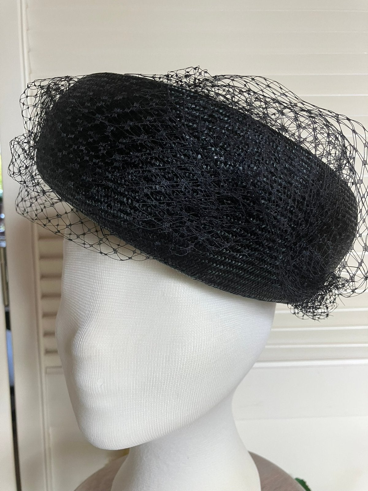 Stewardes hoedje dophoed met tule zwart, Ophalen of Verzenden, Zo goed als nieuw, One size fits all, Hoed