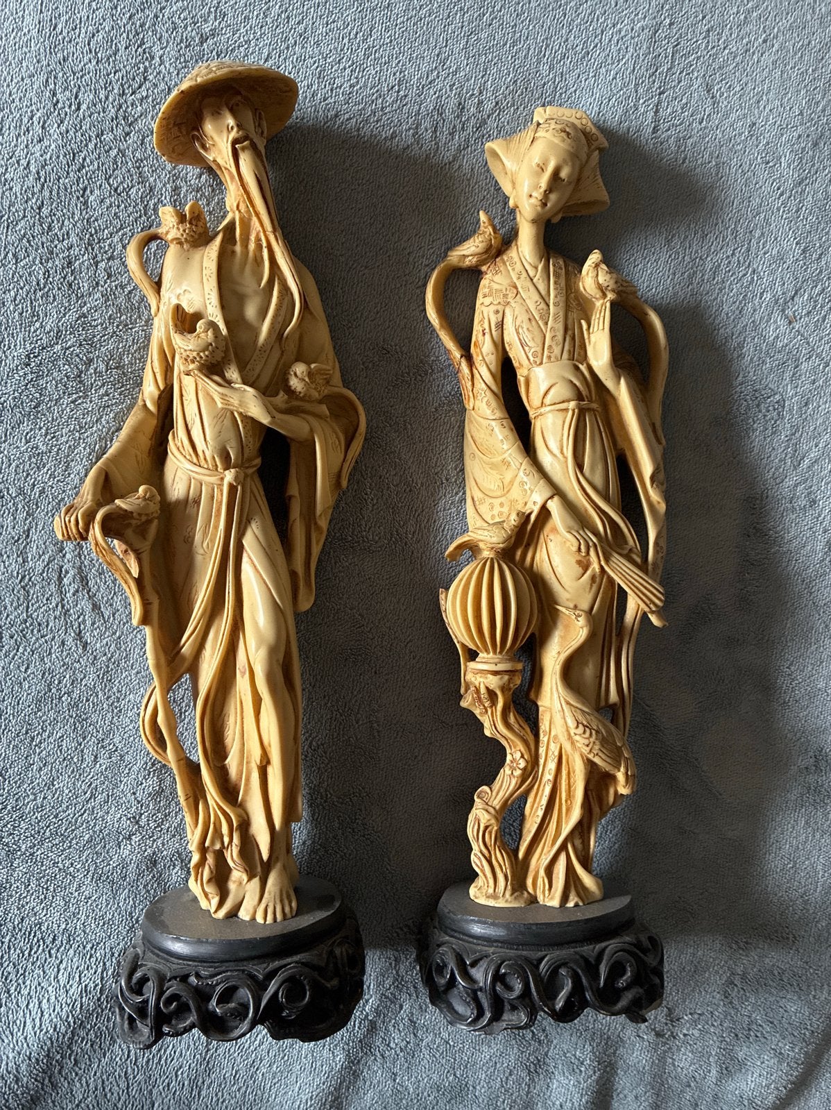 Twee handgesneden beelden van Aziatische figuren, Ophalen, Handgemaakt, 20 - 50 cm, Beeld