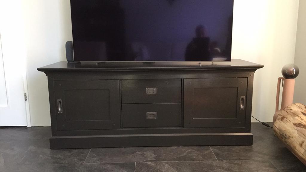 GRATIS !!! MOOI stevig TV meubel zwart, 155x52cm 60cm hoog, Ophalen, Zo goed als nieuw, 50 tot 75 cm, Minder dan 100 cm