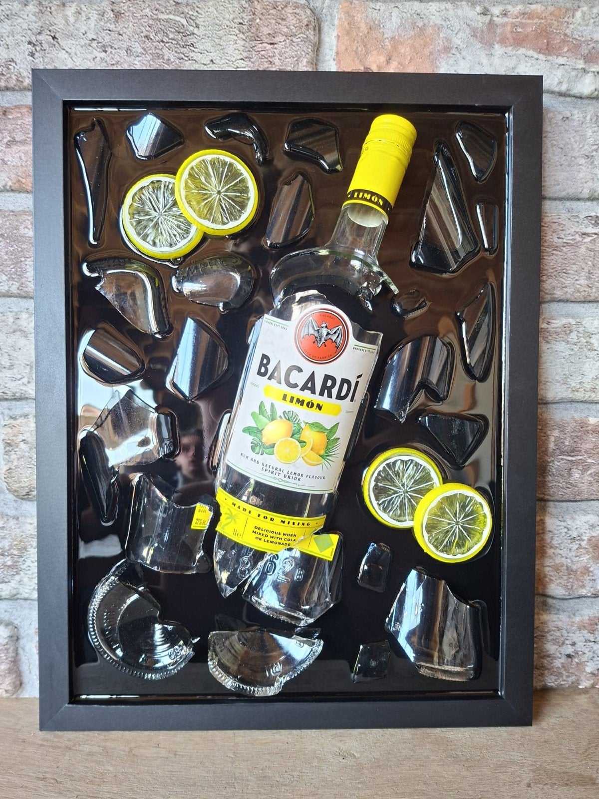 Bacardi Lemon fles verwerkt in een lijst 43x33 met Epoxy, Ophalen of Verzenden