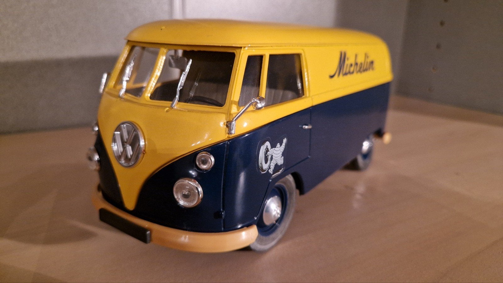Volkswagen T1 Michelin Bestelbus (1:18)  Modelauto, Overige merken, Auto, Groter dan 1:32, Ophalen of Verzenden
