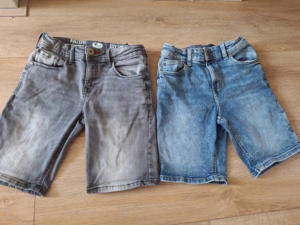 2 mooie korte spijkerbroeken mt 140/146: Petrol en WE!, Kinderen en Baby's, Kinderkleding | Maat 140, Broek, Gebruikt, Ophalen of Verzenden
