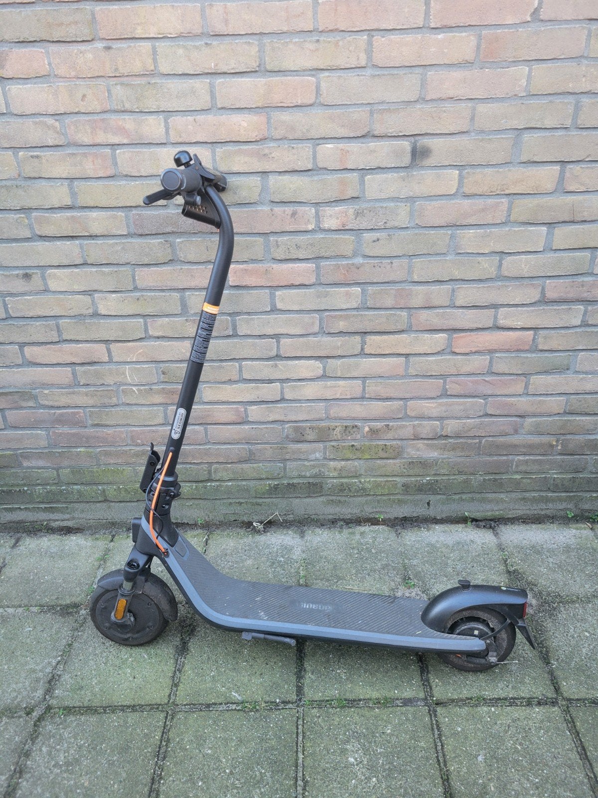 Ninebot elektrische step met oplader, Fietsen en Brommers, Steps, Zo goed als nieuw, Elektrische step (E-scooter), Ophalen