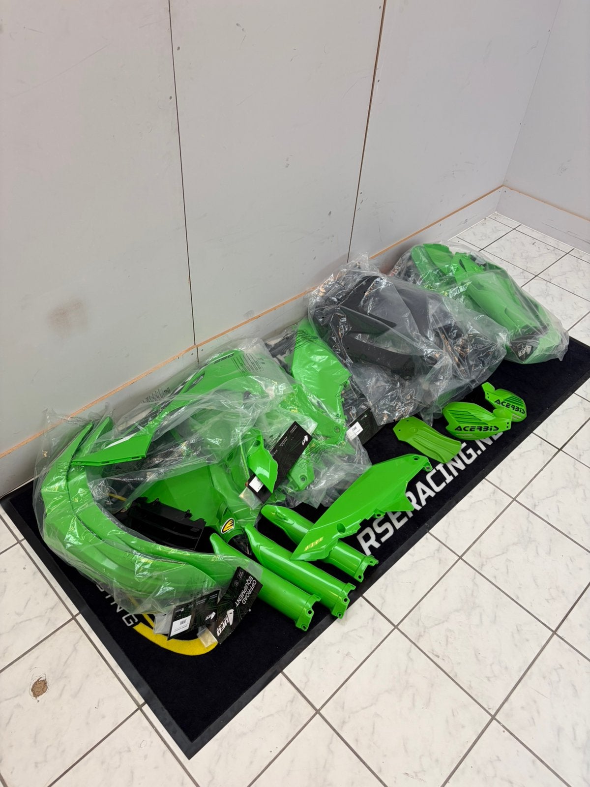 Kawasaki plastic kits en plaatdelen, Motoren, Ophalen of Verzenden