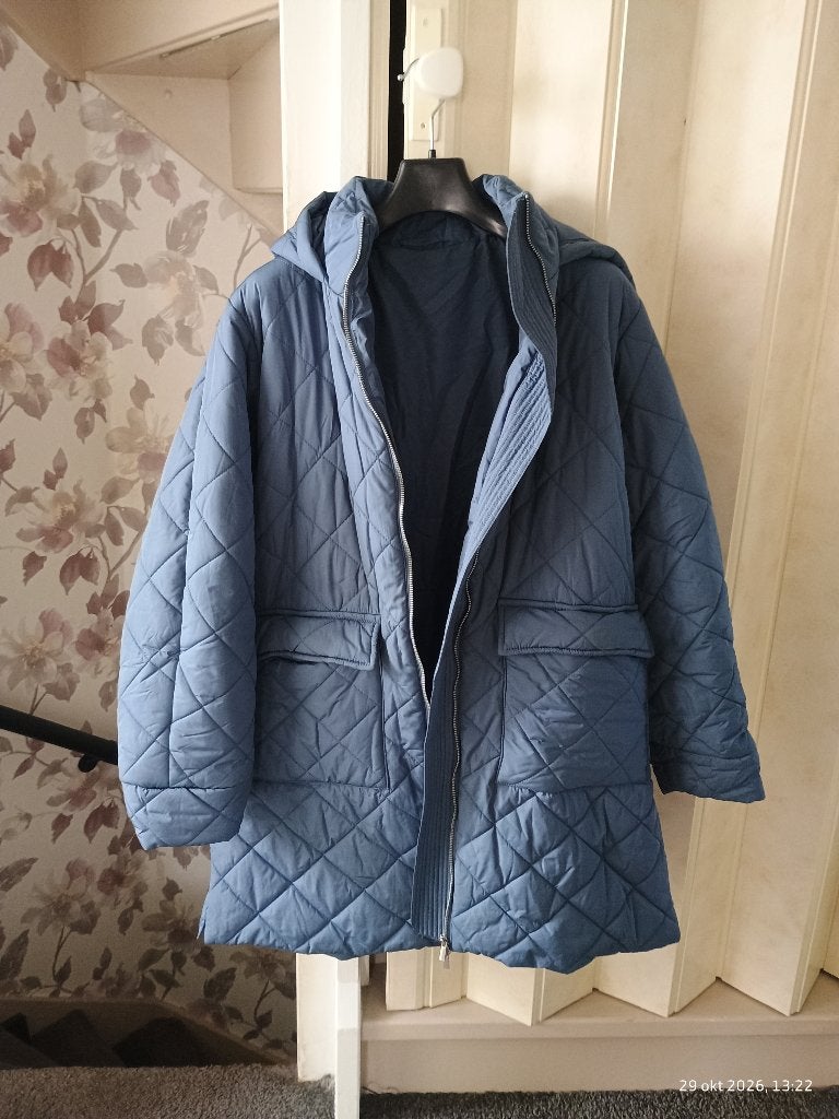 Gewatteerde jas met capuchon - Blauw, Blauw, Maat 42/44 (L), Ophalen of Verzenden, Zo goed als nieuw