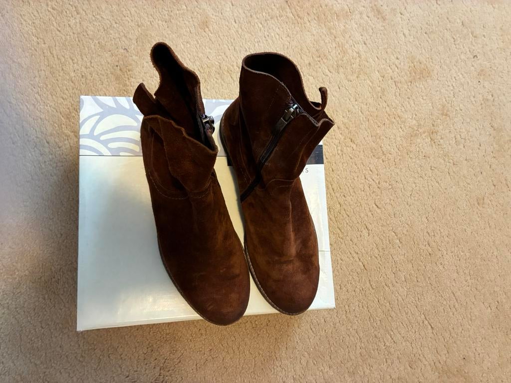 135 Nieuwe laarsjes van Footnotes in maat 39, Kleding | Dames, Schoenen, Bruin, Verzenden, Lage of Enkellaarzen, Nieuw