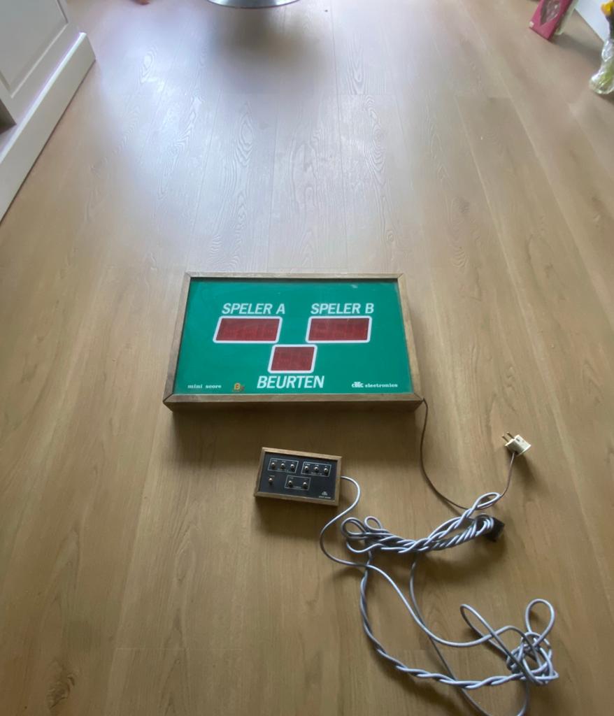Dk electronics biljartscorebord met afstandsbediening, Sport en Fitness, Biljarten en Poolen, Ophalen, Gebruikt