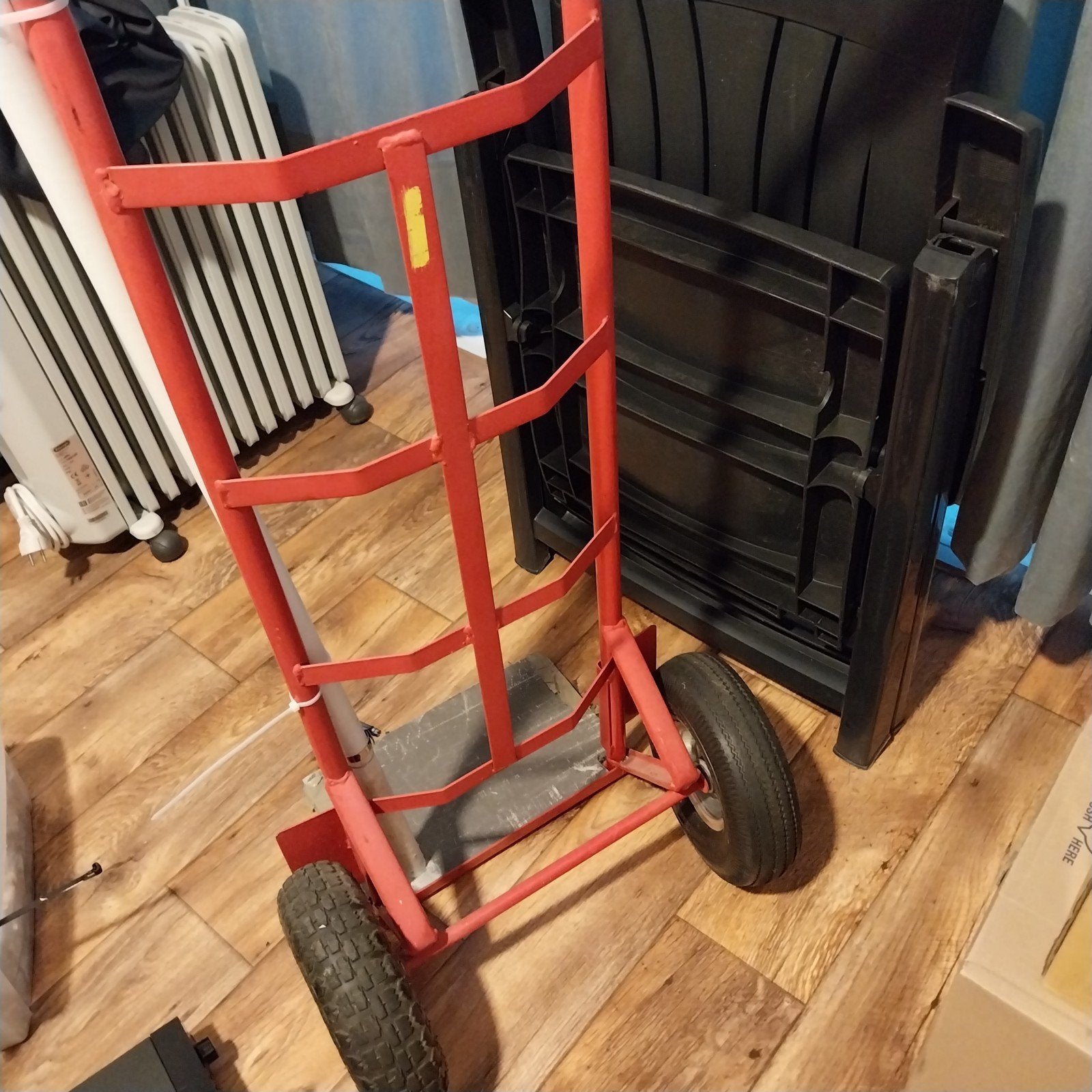 Stevige rode steekwagen met luchtbanden GOED LEZEN, 60 tot 80 liter, Ophalen, Gebruikt, Steekwagen