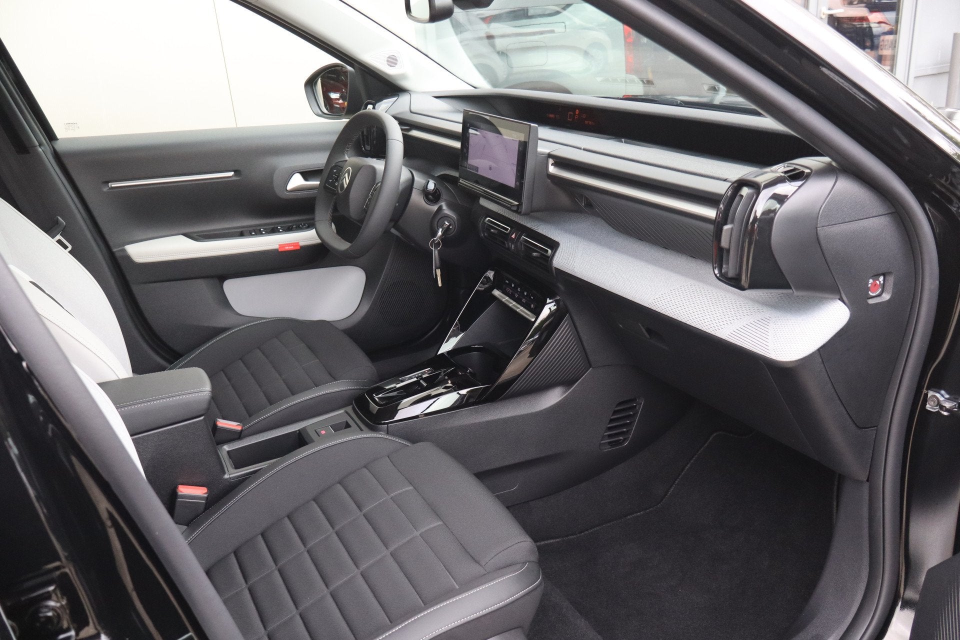 Citroën ë-C3 Max 113pk 44 kWh - NL- Auto! Camera I Apple I, Gebruikt, 322 km, Leder en Stof, 21 min