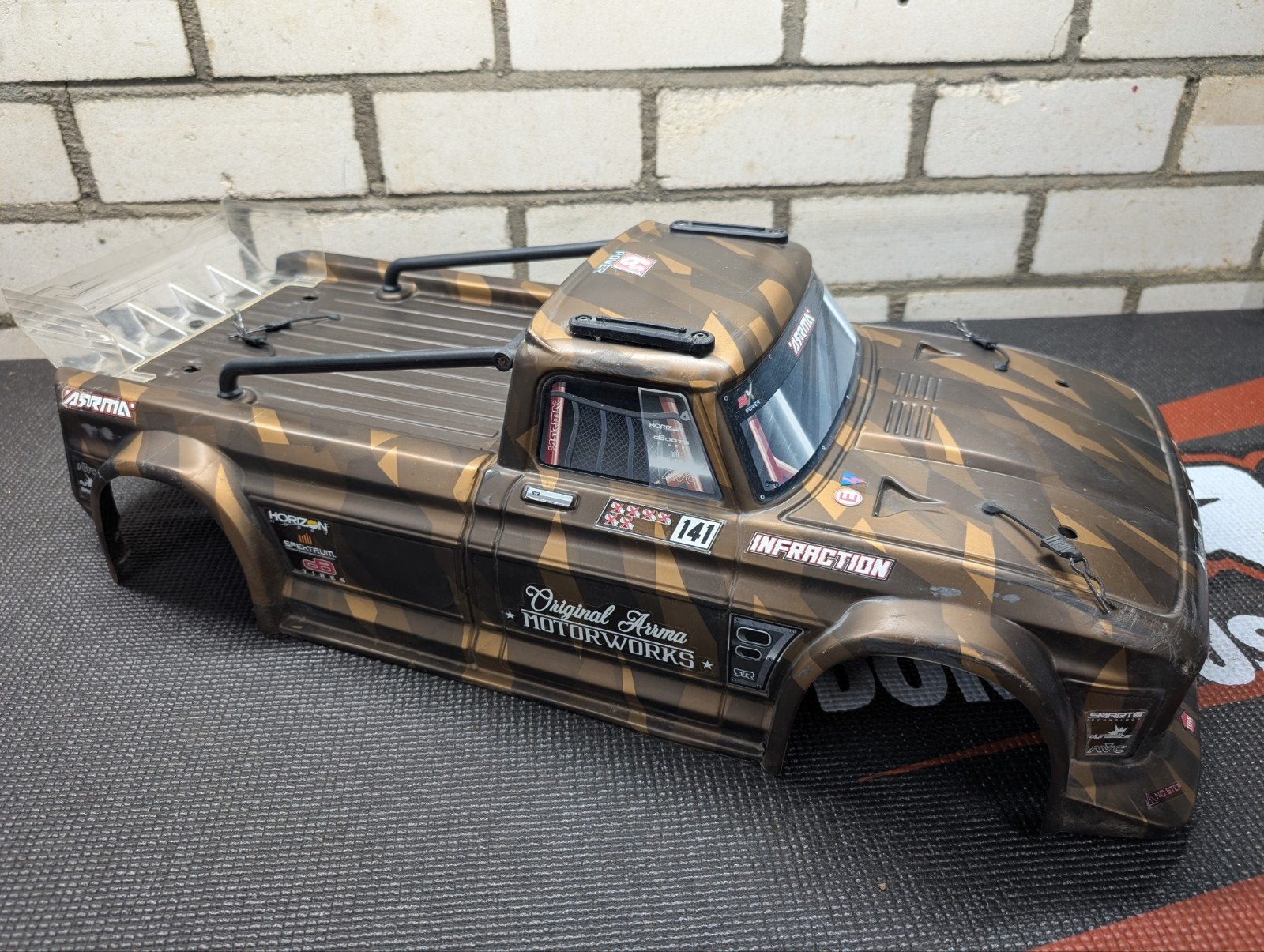 Arrma Infraction 6S body bruin-camo, Gebruikt, Onderdeel, Overige schalen, Ophalen