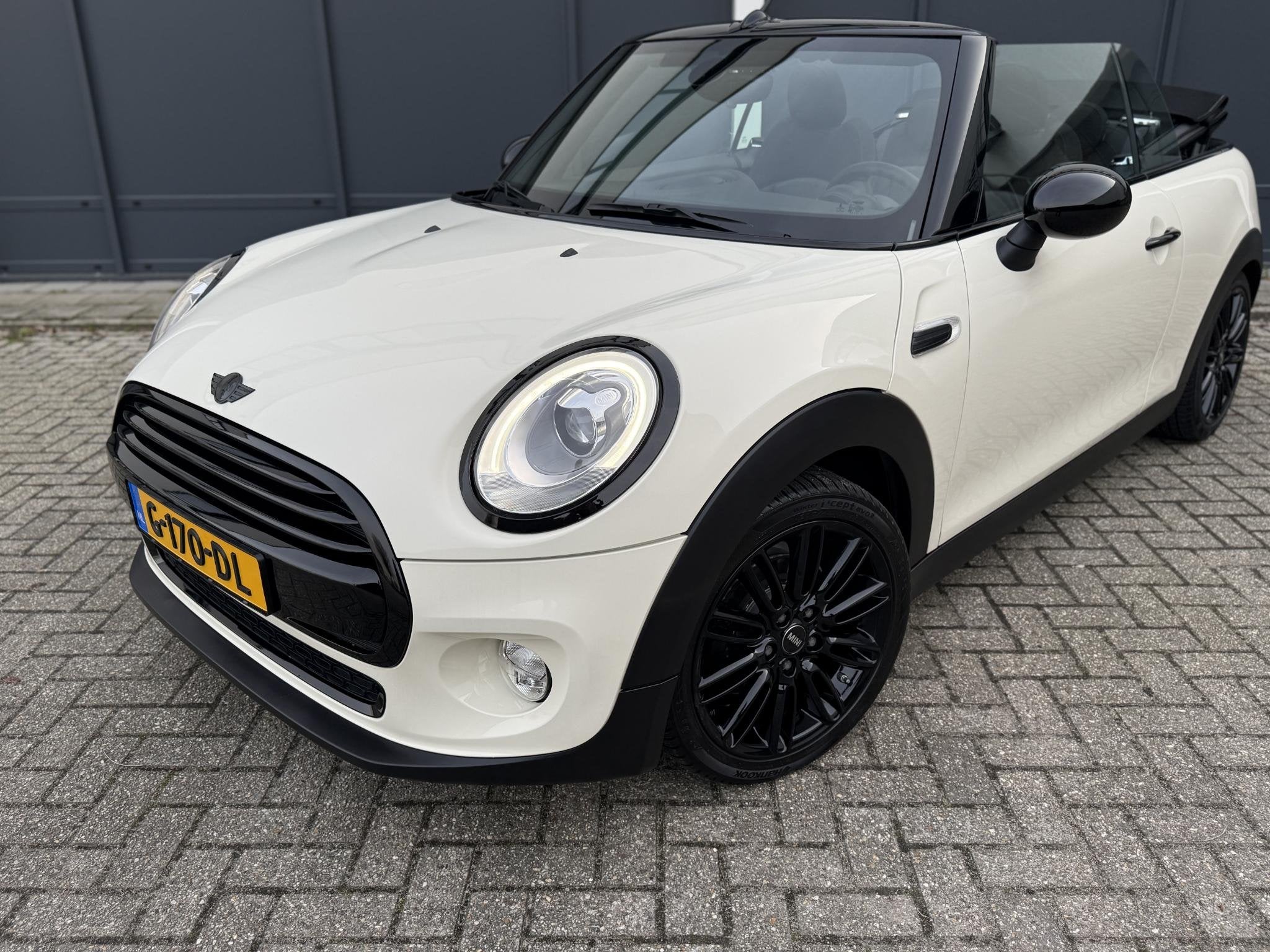 MINI Cabrio 1.5 Cooper Cruise|JCW|Keyless|Stoelverwarming|Sf, Voorwielaandrijving, 136 pk, Gebruikt, Bluetooth