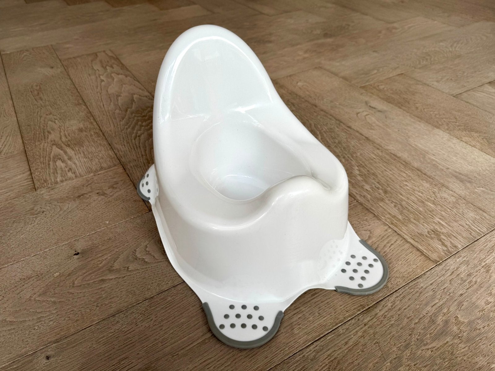 Kinderpotje voor zindelijkheidstraining, Ophalen