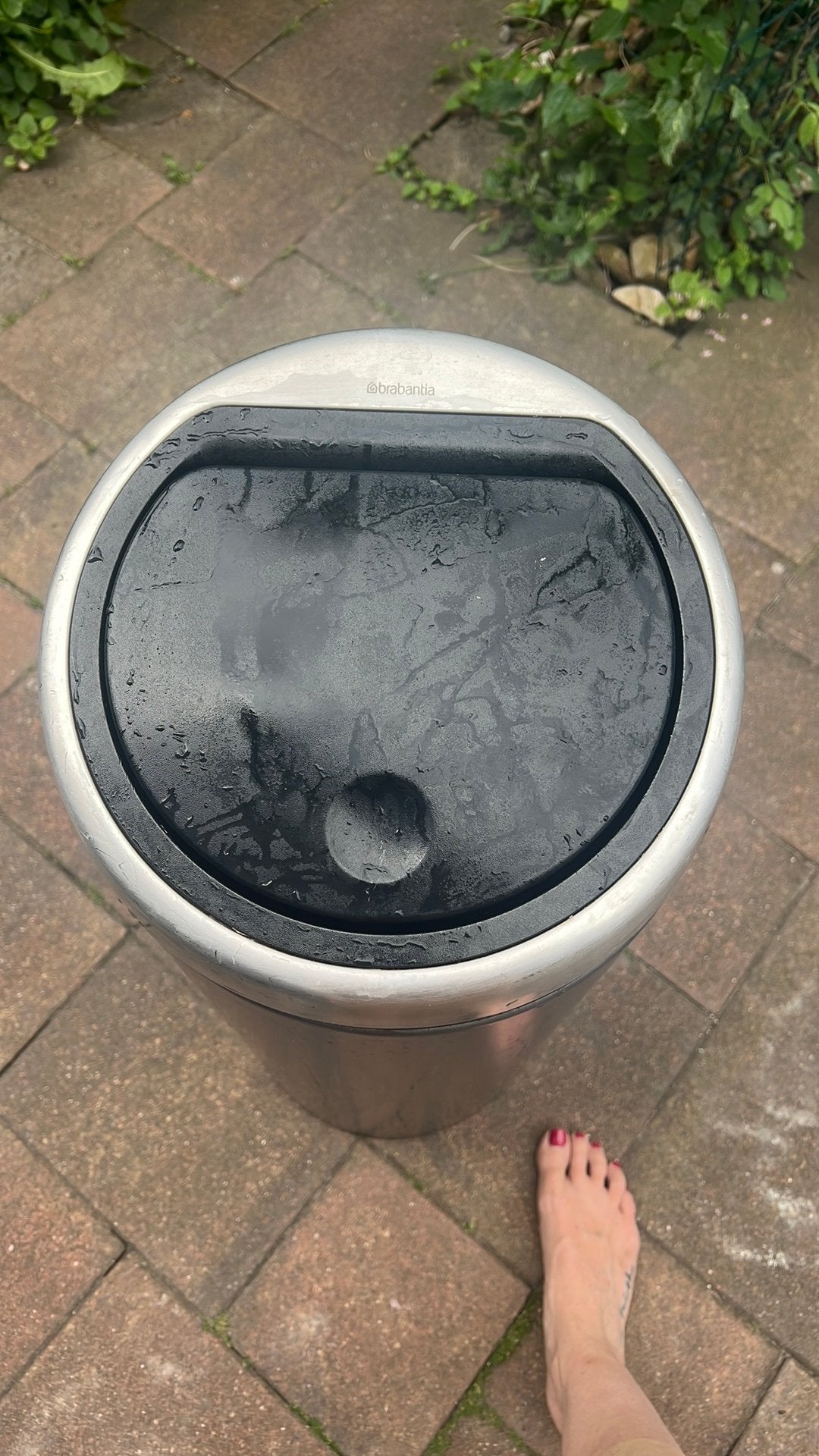 Brabantia prullenbak met klik systeem - grijs/zwart, Ophalen, Zo goed als nieuw, Rvs, Minder dan 50 cm