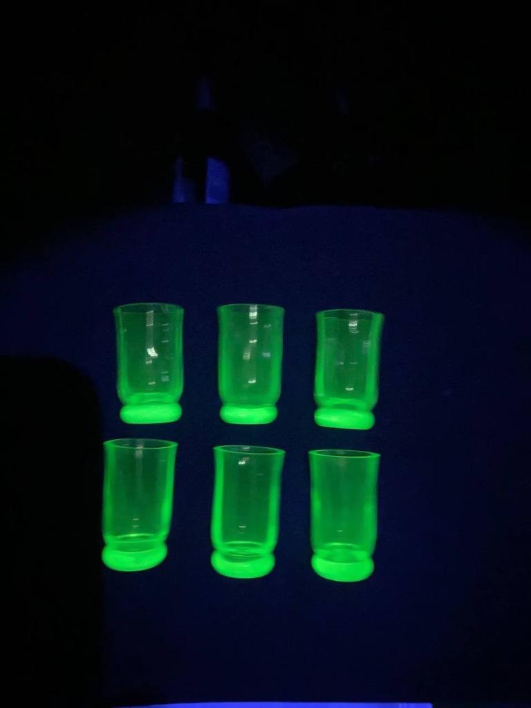 6 shotglaasjes uranium anna groen, Antiek en Kunst, Antiek | Glas en Kristal, Ophalen