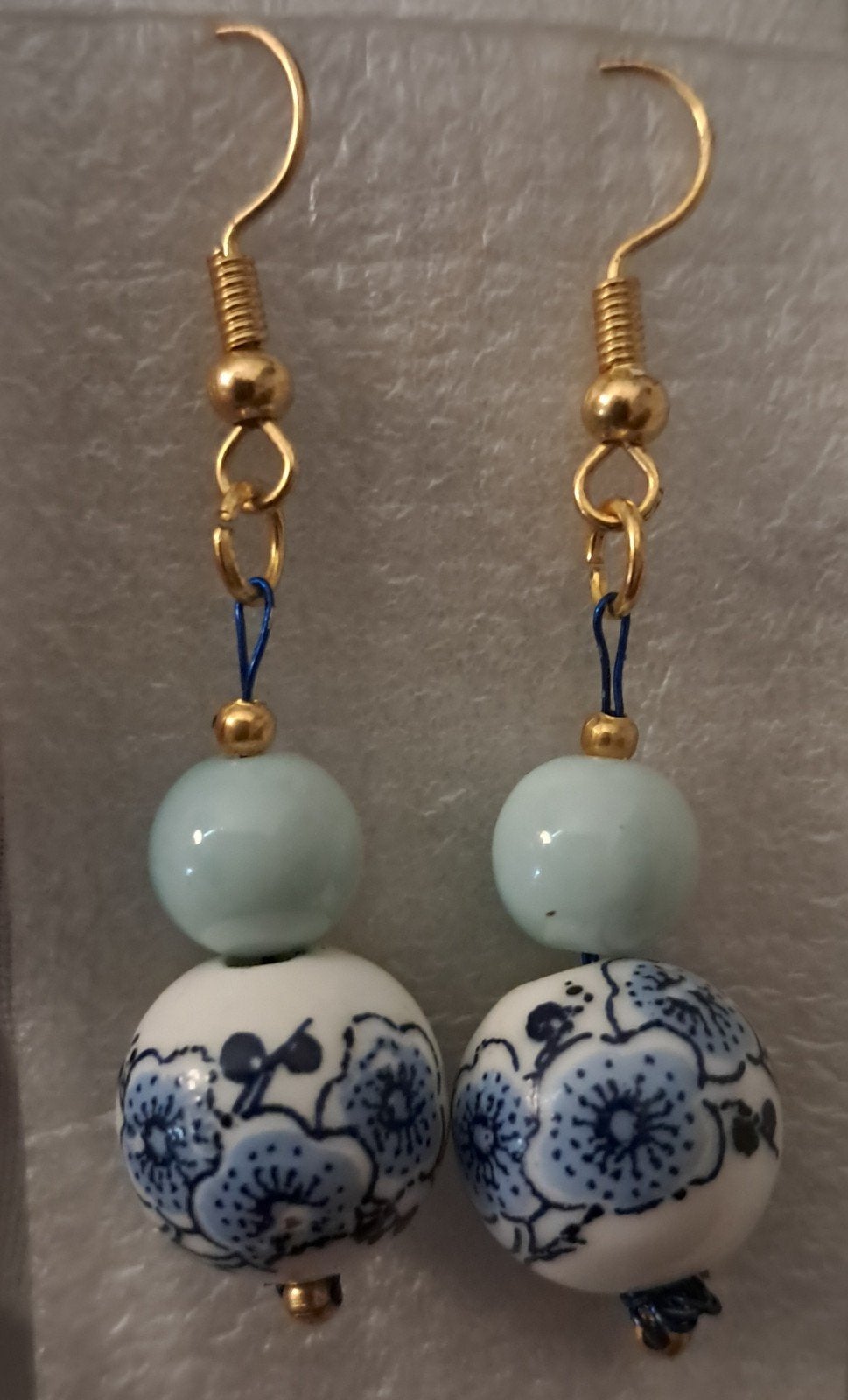 Handgemaakte keramische oorbellen met bloemmotief, Sieraden, Tassen en Uiterlijk, Oorbellen, Ophalen, Nieuw, Blauw, Overige materialen