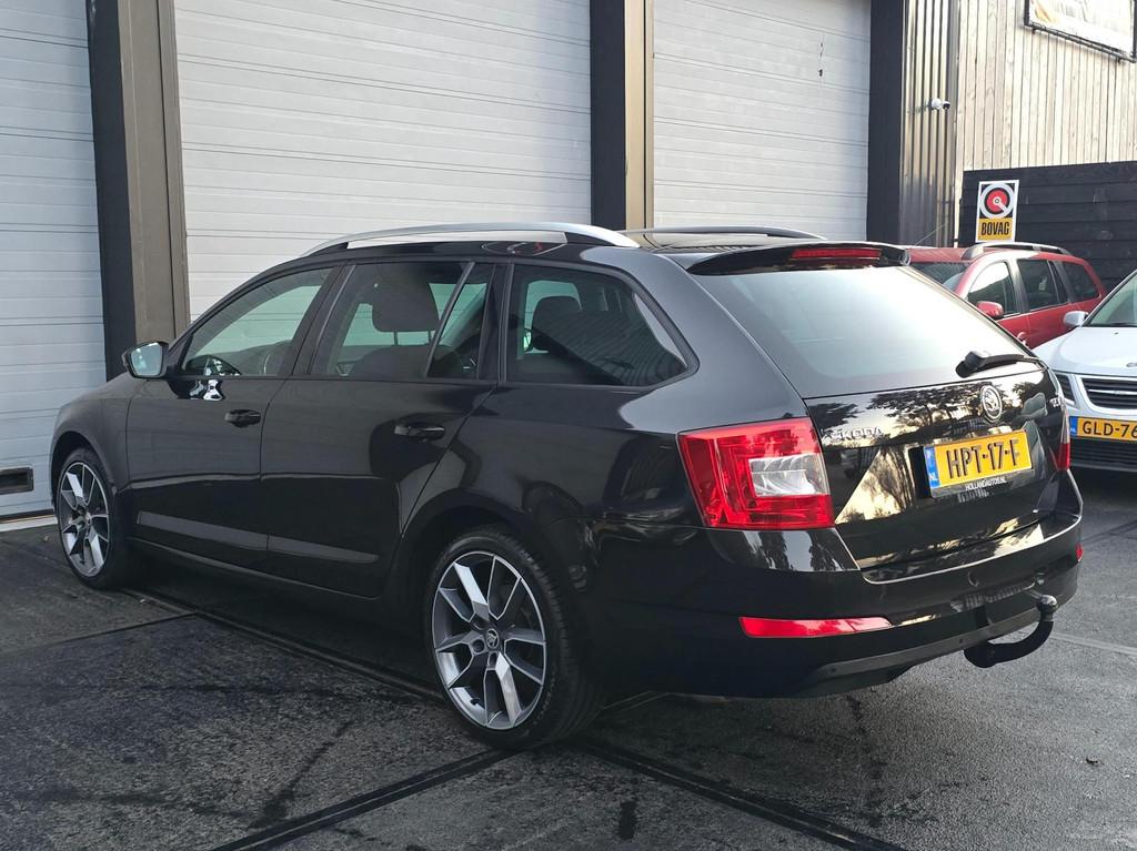 Skoda Octavia Combi 1.8 TSI automaat 4x4, Stof, Gebruikt, LED verlichting, Zwart