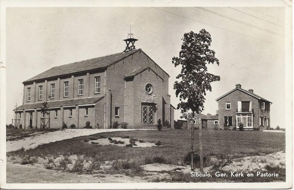 Sibculo (Ov.) Ger. Kerk en Pastorie, gelopen 1957, Ophalen of Verzenden, 1940 tot 1960, Gelopen, Overijssel