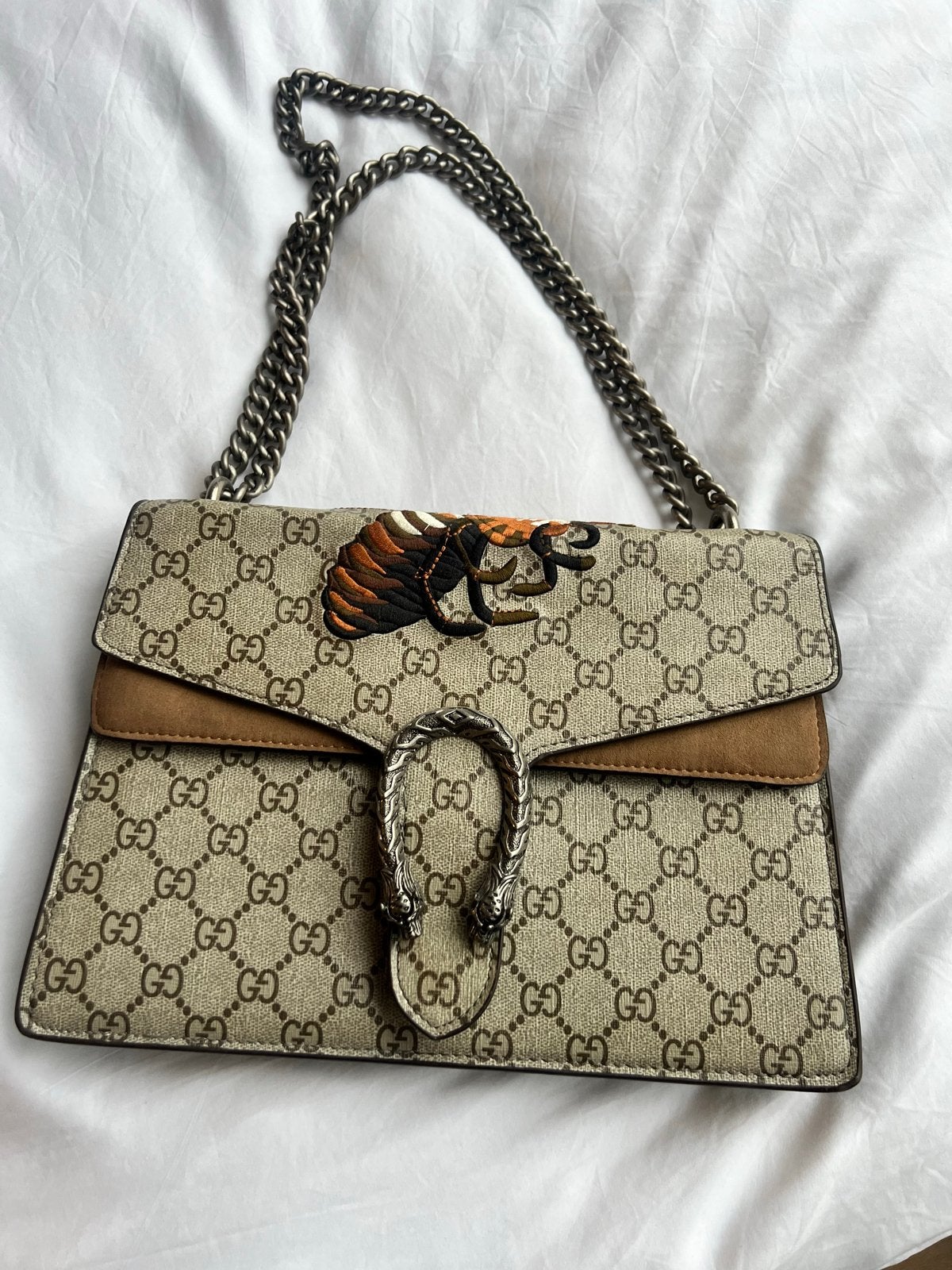 schoudertas met bij, Sieraden, Tassen en Uiterlijk, Tassen | Damestassen, Verzenden, Zo goed als nieuw, Beige, Schoudertasje