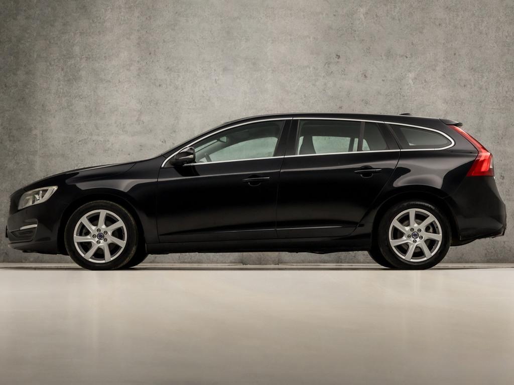 Volvo V60 1.6 T3 Luxury Sport 150Pk Automaat (NAVIGATIE, CLI, Gebruikt, Zwart, 4 cilinders, Leder en Stof