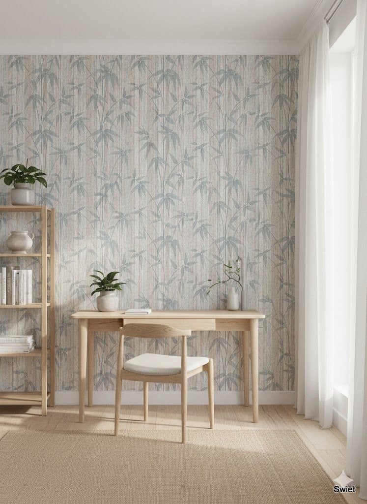 13604 Bamboe behang met blauw blad en fijne lijnen swiet, Ophalen of Verzenden, Beige