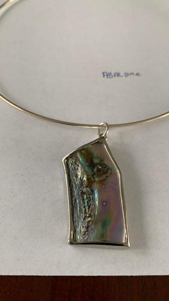 Zilveren spang met abalone hanger, Ophalen of Verzenden, Nieuw, Zilver, Met hanger