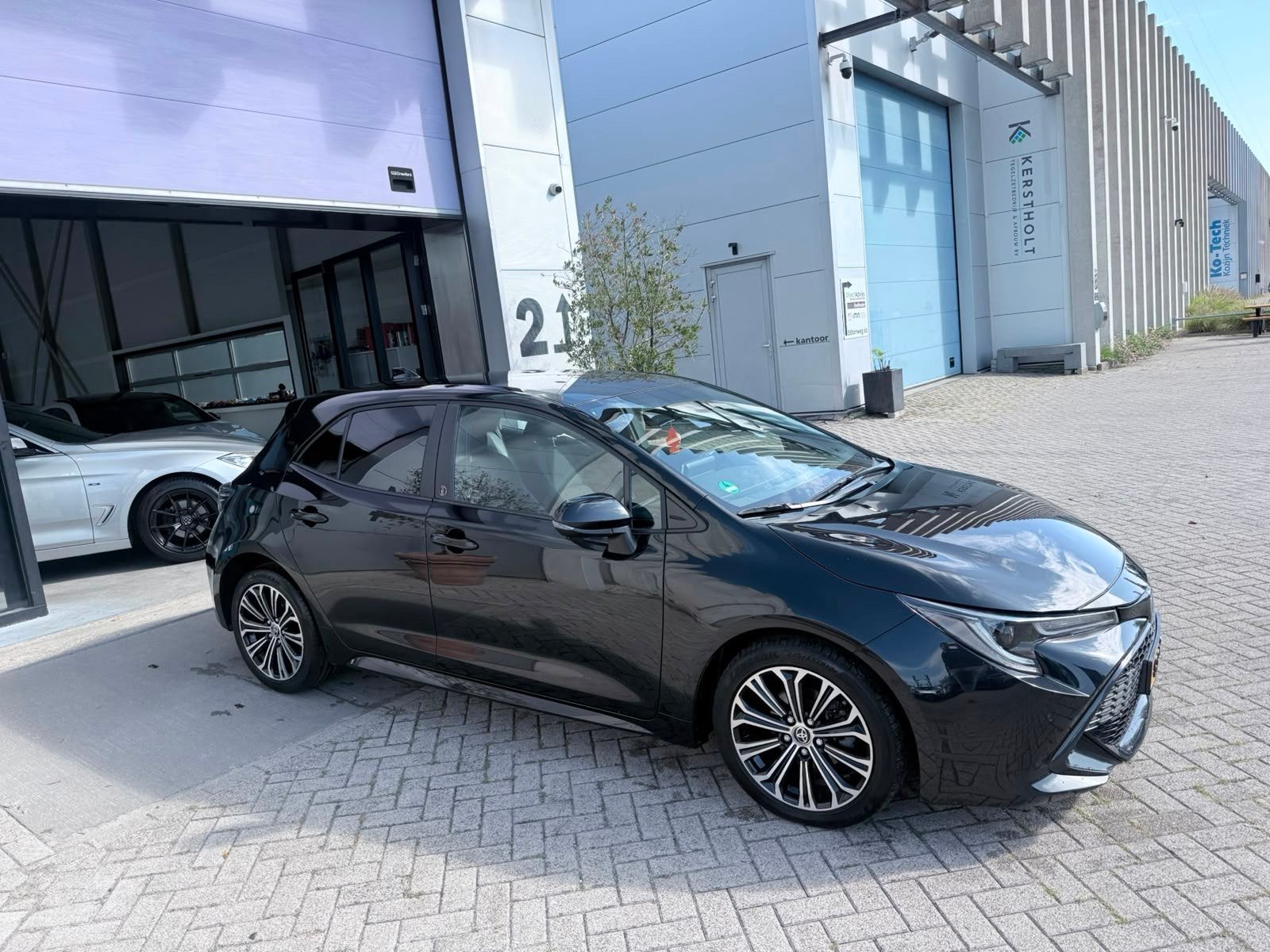 Toyota Corolla 1.8 Hybrid Business Plus RIJK UITGERUST! INRU, Auto's, Dealer onderhouden, Gebruikt, 4 cilinders, Corolla