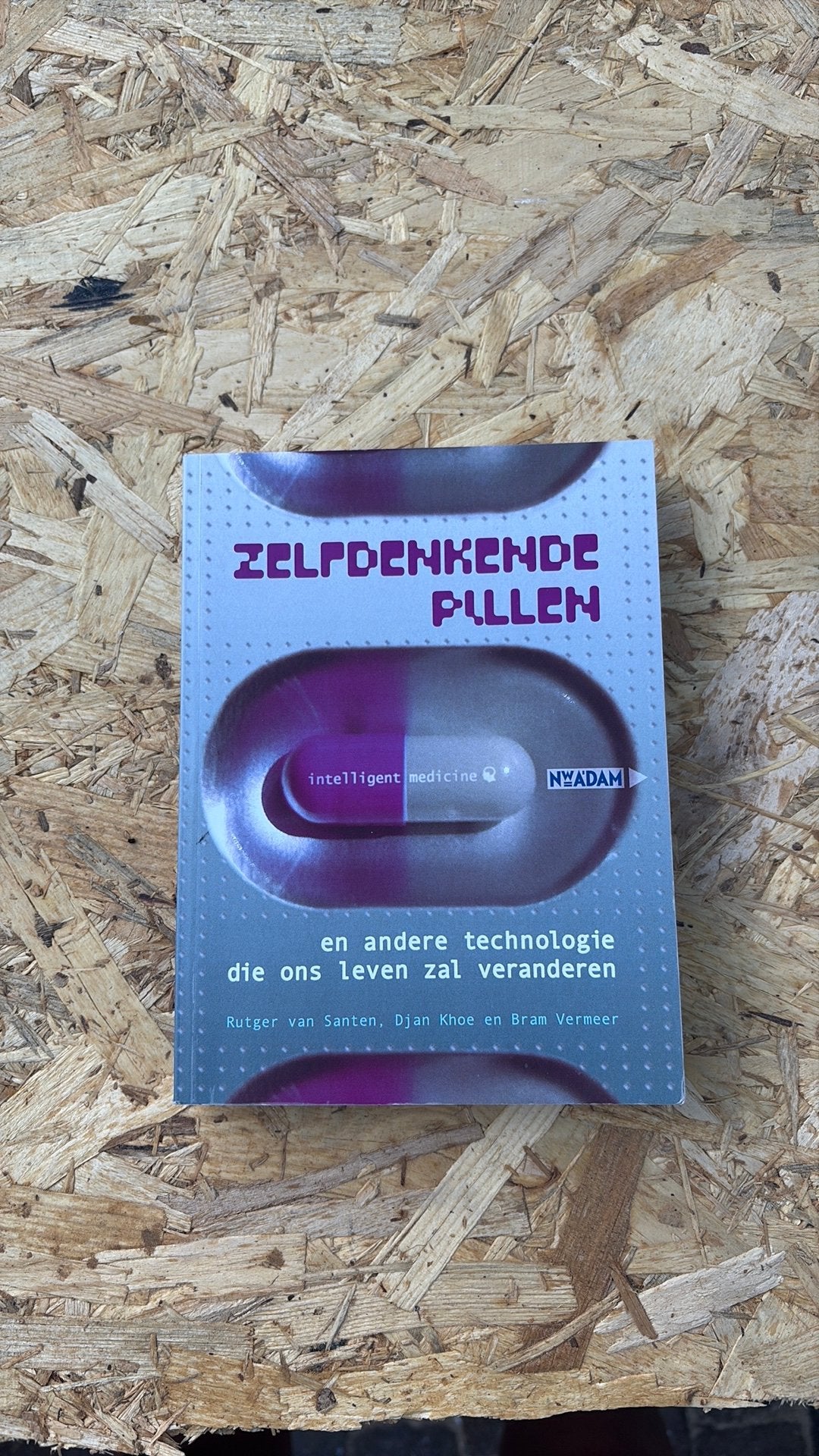Boek Zelfdenkende Pillen, Ophalen of Verzenden, Zo goed als nieuw, Spiritualiteit algemeen, Overige typen