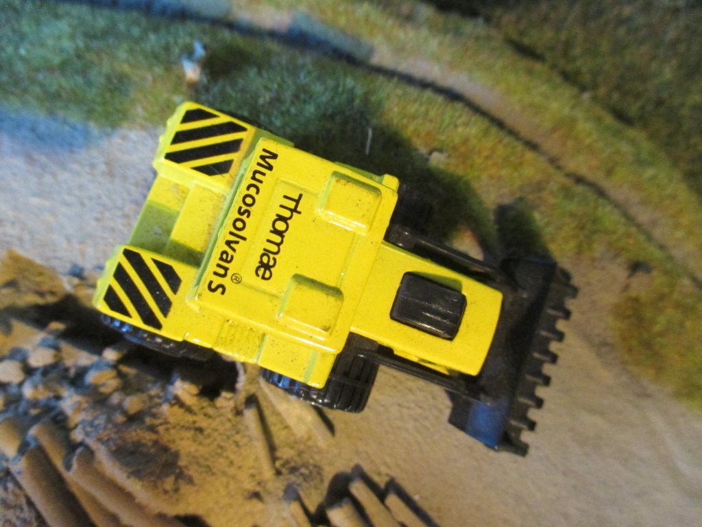 1:82 Tractor Shovel Matchbox geel + zwart Thomas Mucosolvan, Hobby en Vrije tijd, Modelauto's | Overige schalen, Ophalen of Verzenden