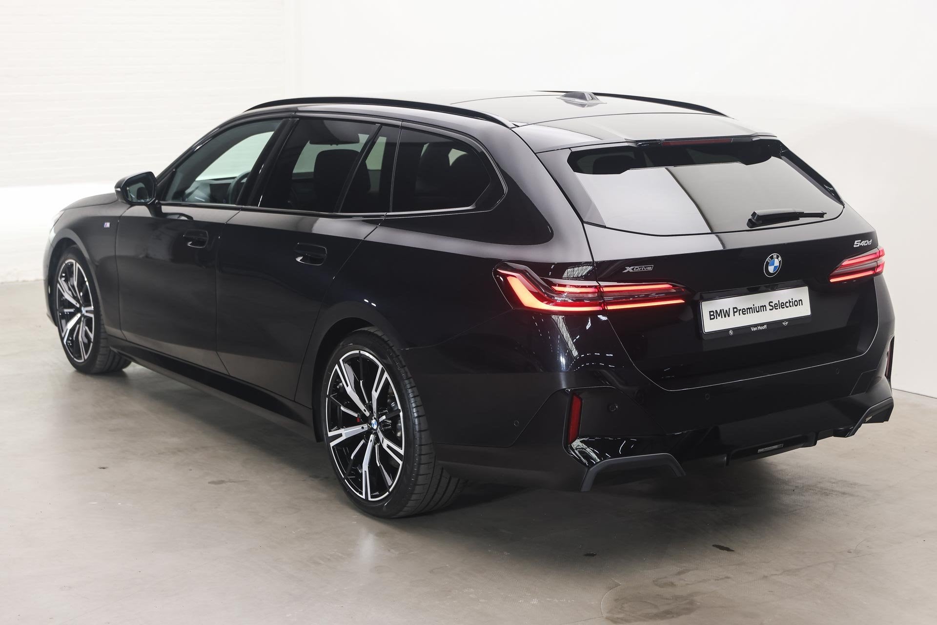 BMW 5 Serie Touring 540d xDrive M Sport High Executive Autom, Auto's, Zwart, 2993 cc, Met garantie (alle), Zwart