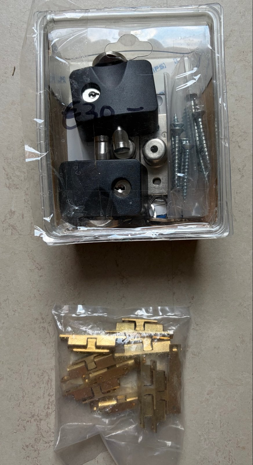 2x Raamsloten Zwart met Messing Opvulplaatjes, Ophalen of Verzenden, Nieuw, Koper of Messing, Slot