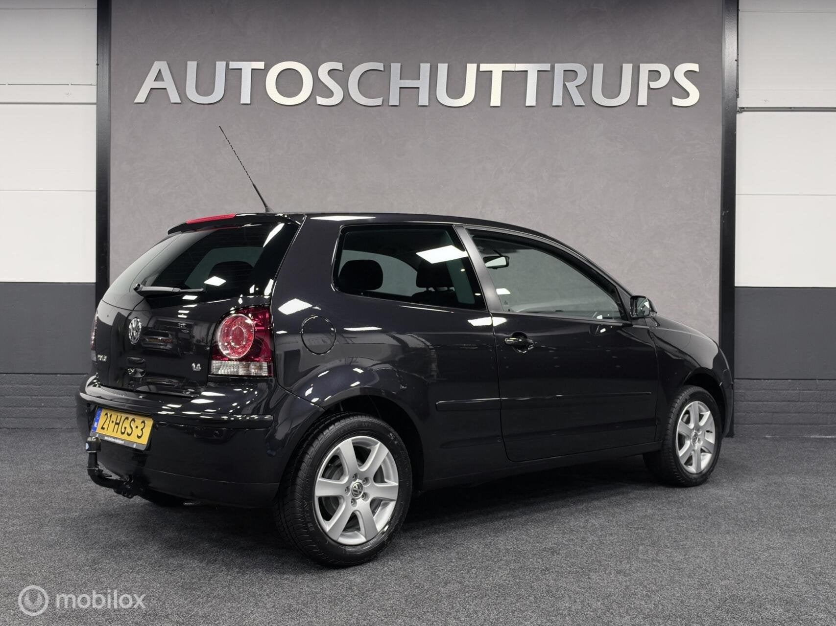 Volkswagen Polo 1.4-16V AUTOMAAT / SLECHTS 13.000 KM NAP UNI, Auto's, 4 cilinders, Zwart, Bedrijf, 1033 kg