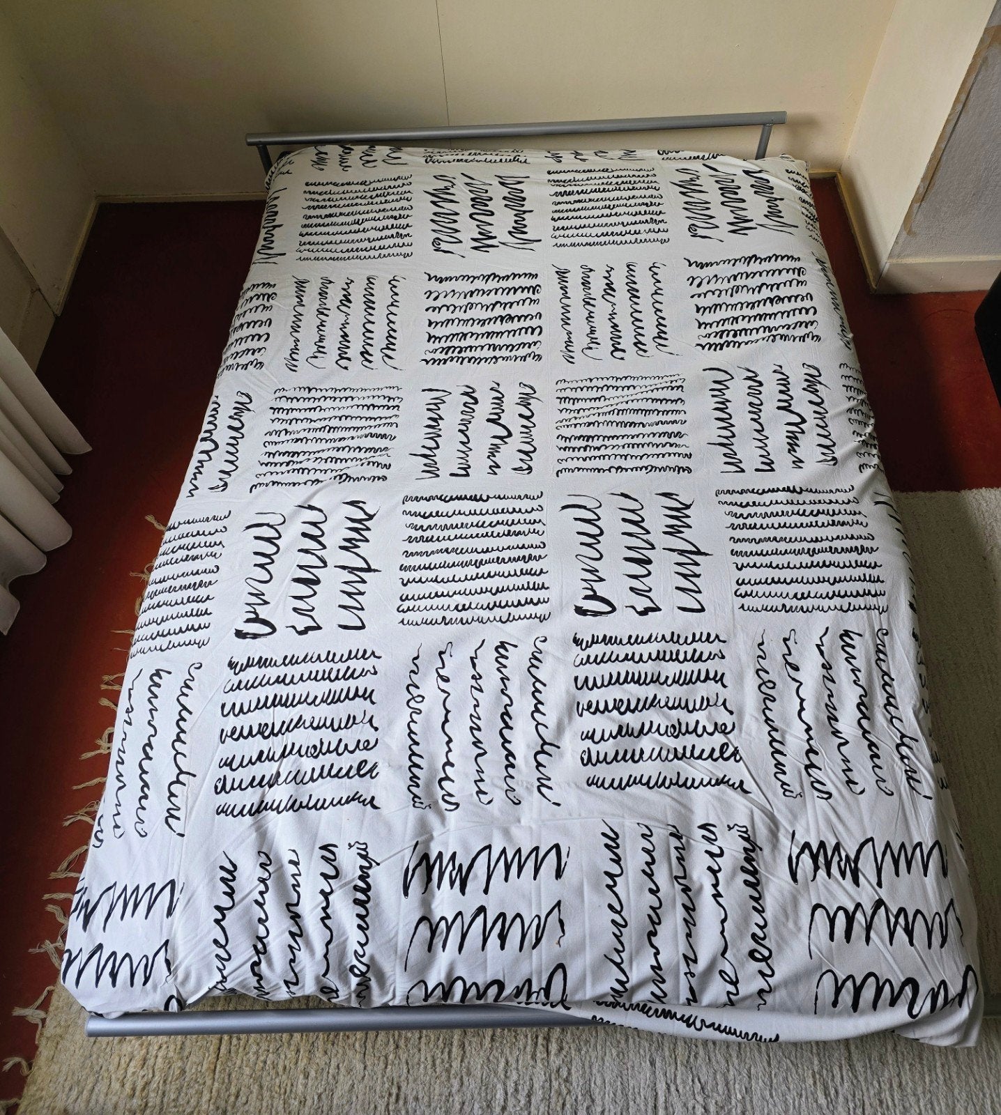 Slaapbank met stalen onderstel en blauw matras 140x200cm, Ophalen of Verzenden, Tweepersoons, Blauw, 140 cm